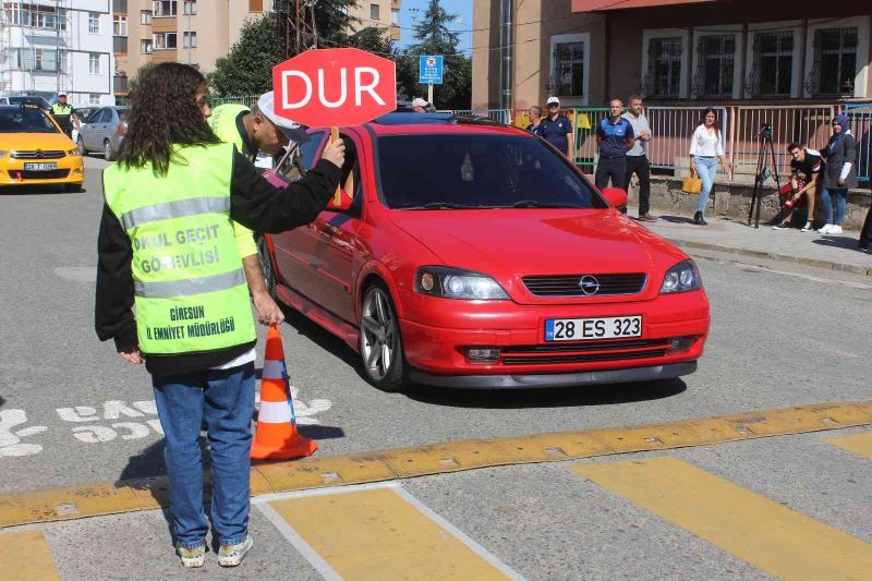 Giresun’da “Yayalara öncelik duruşu, hayata saygı duruşu