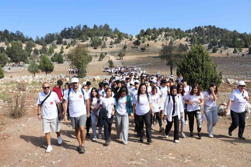 Gençler Toroslar’da buluştu
