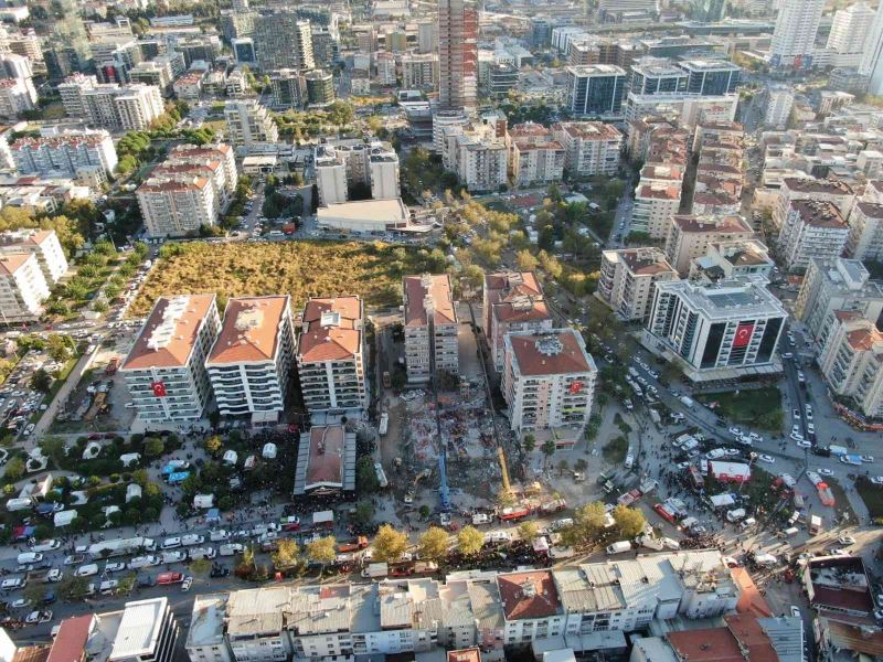 36 kişiye mezar olan apartmandan son anda kaçmış
