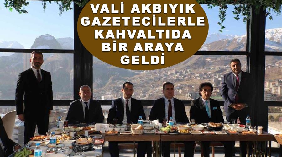 Vali Akbıyık gazetecilerle kahvaltıda bir araya geldi