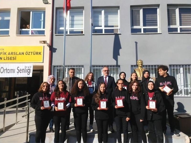 ‘Fenci Gözü’ dergisi ulusal ölçekte ‘Eğitimde İyi Örnek’ oldu
