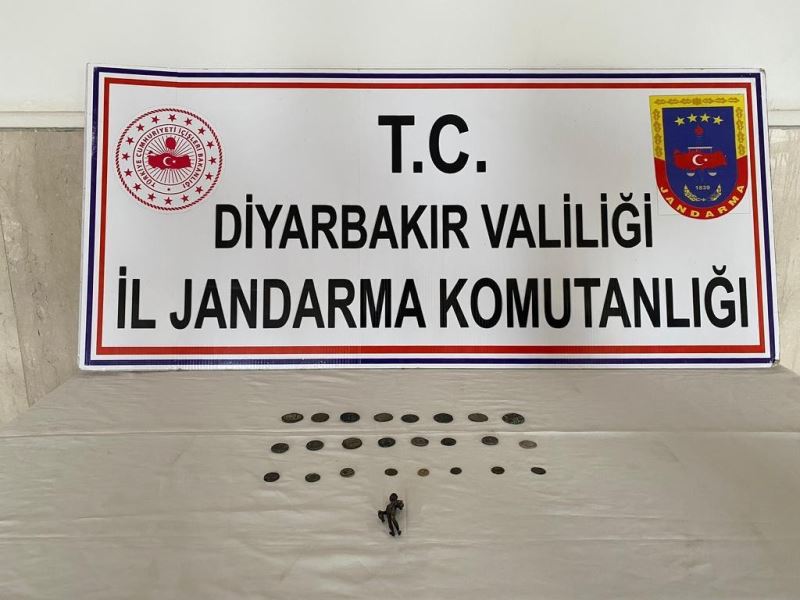 Tarih eserleri 500 bin TL’ye satmaya çalışırken suçüstü yakalandılar
