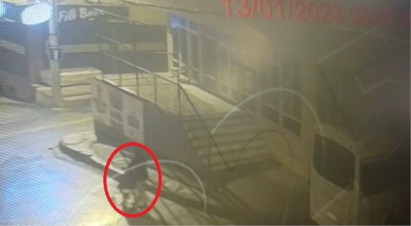 Bursa’da çaldıkları çelik kasayı bebek arabasıyla götürdüler
