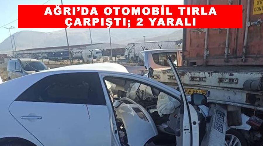 Ağrı’da otomobil tırla çarpıştı; 2 yaralı