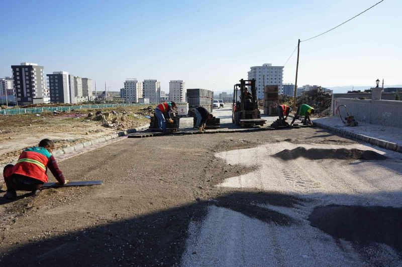 Karaköprü’de yeni yollar kilitli parkeyle döşeniyor
