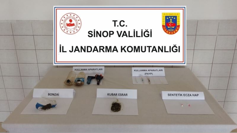 Sinop’ta yol kontrolünde bir araçtan bonzai ele geçirildi
