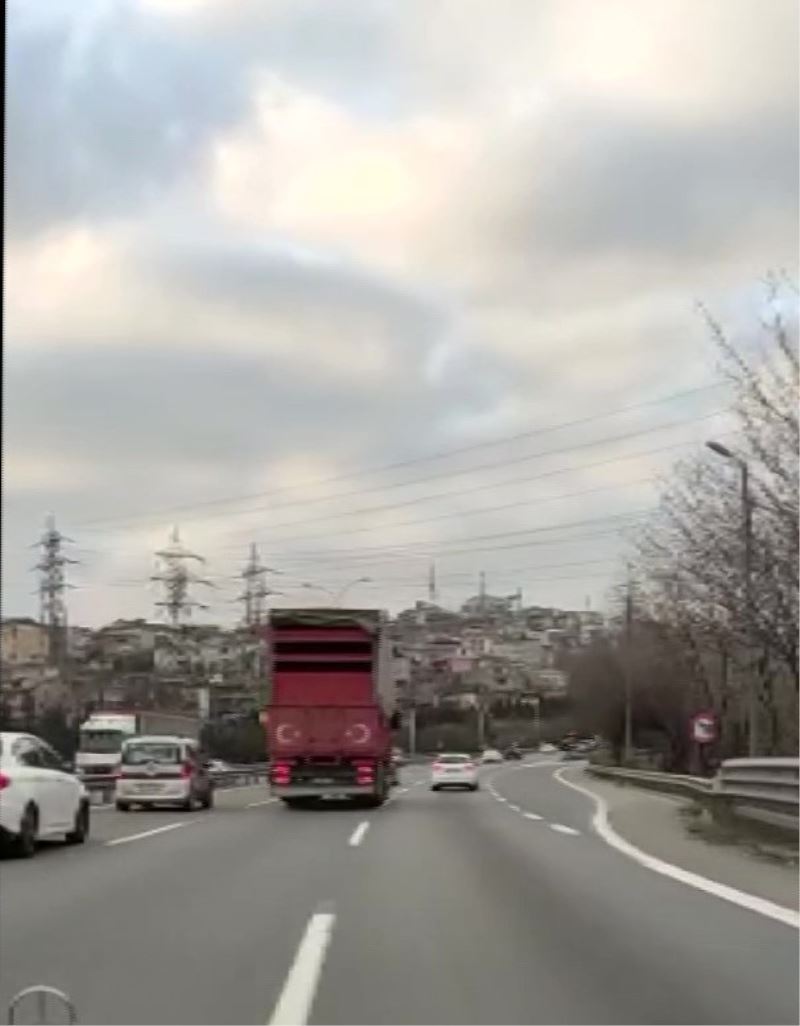 Tuzla TEM otoyolunda 130 kilometre hızla ilerleyen kamyon kamerada
