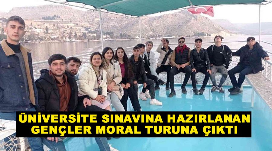 Üniversite sınavına hazırlanan gençler moral turuna çıktı