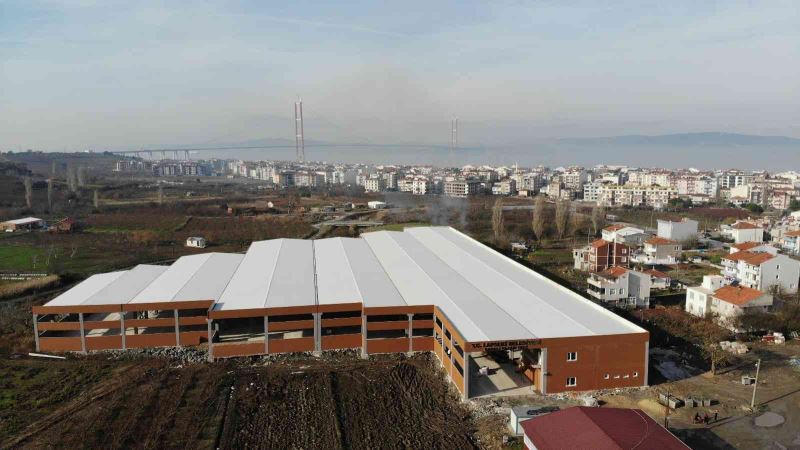 (ÖZEL) Lapseki çatısında elektrik üretilecek kapalı pazaryerine kavuşuyor
