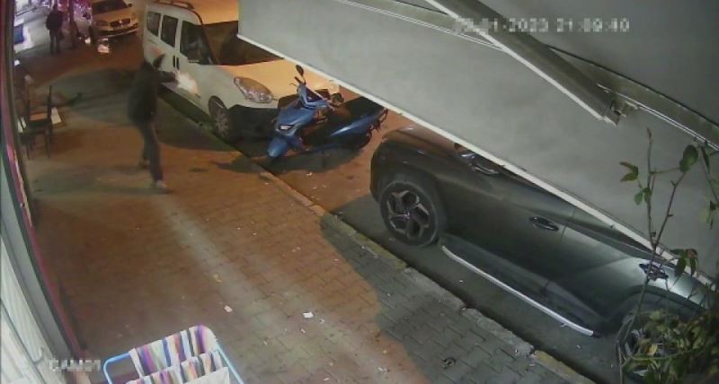 Gaziosmanpaşa’da dehşet anları kamerada: Husumetlisini sokak ortasında vurdu
