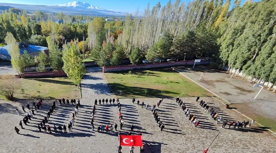Ağrı’da Cumhuriyet’in 100. yılına özel koreografi