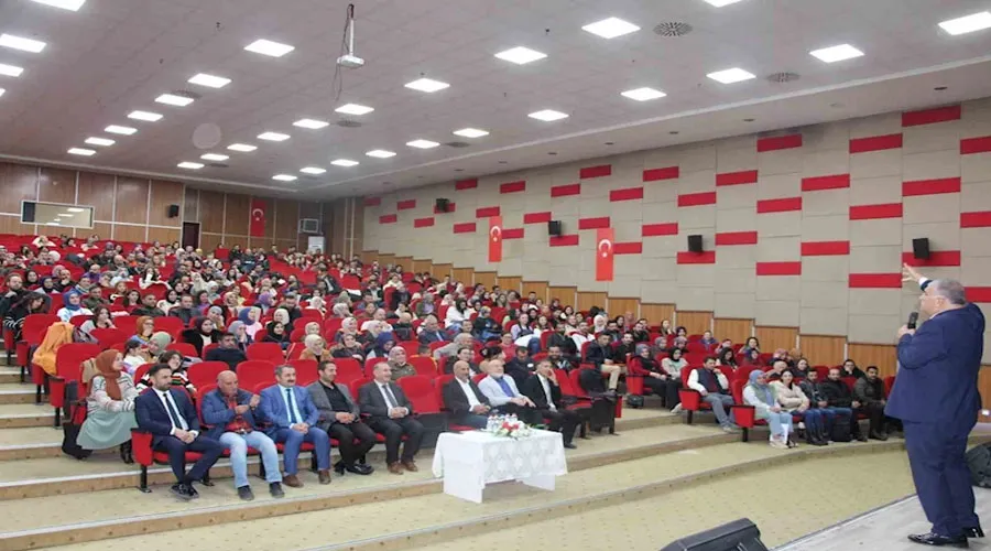Ağrı’da “İnsan, İnsanın Gölgesinde Yetişir” temalı seminerler gerçekleştirildi