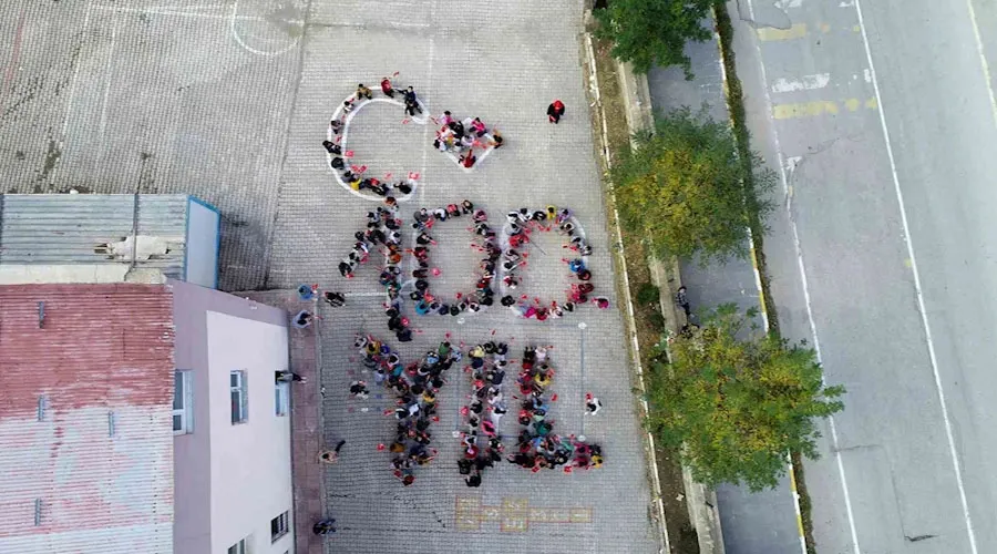 Çatak’ta Cumhuriyet’in 100. yıl koreografisi