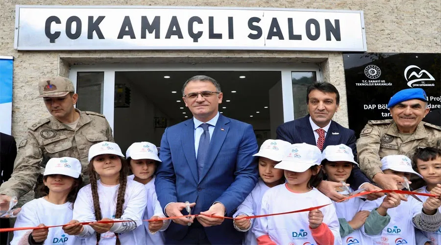 Van Valisi Balcı Çatak Bilişim Merkezini açtı
