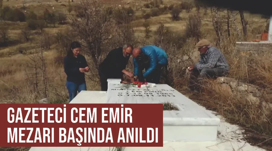 Gazeteci Cem Emir, mezarı başında anıldı