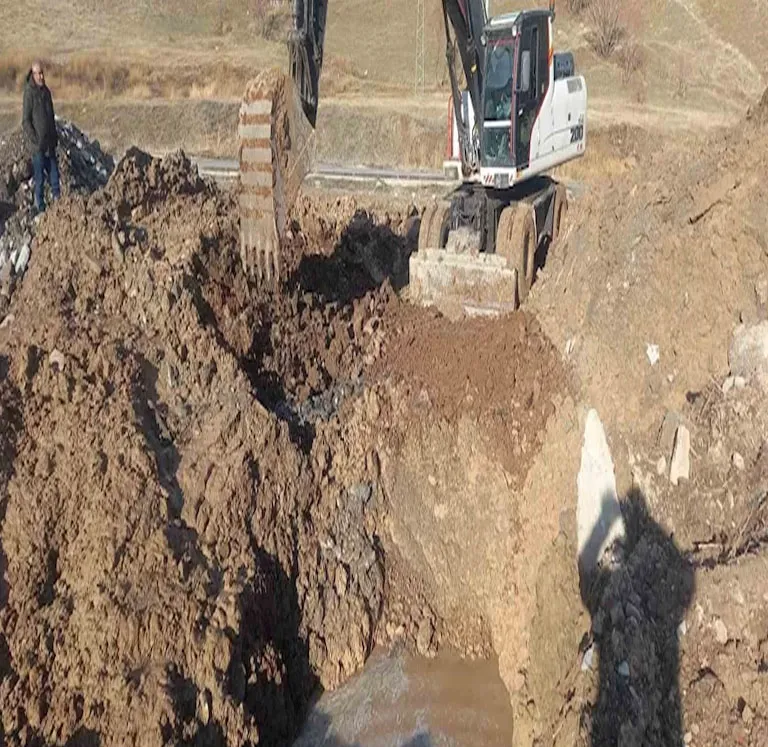 Hakkari’de içme suyu şebekesi patladı