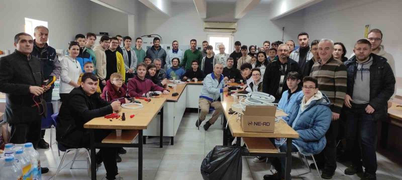 Liseli öğrencilerin ürettiği prizler depremzedelere ışık olacak
