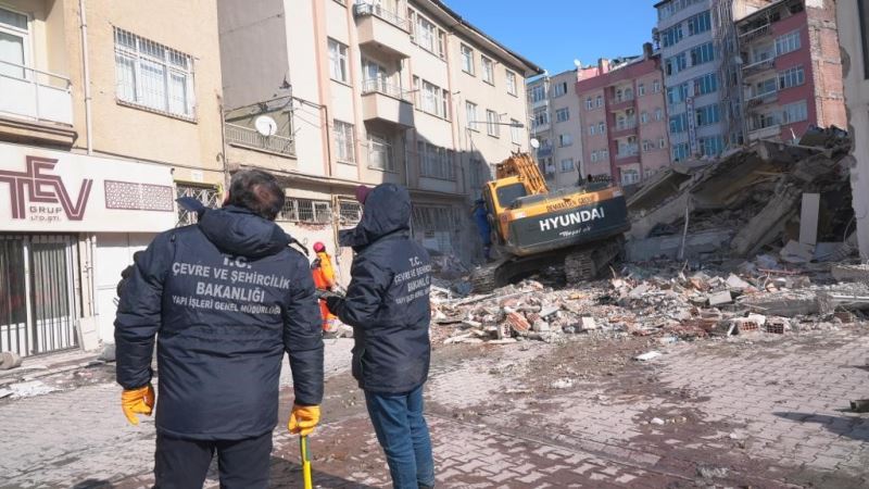 Deprem bölgelerinde, 387 bin 346 binada yer alan 1 milyon 856 bin 864 bağımsız birimde hasar tespit çalışması yapıldı
