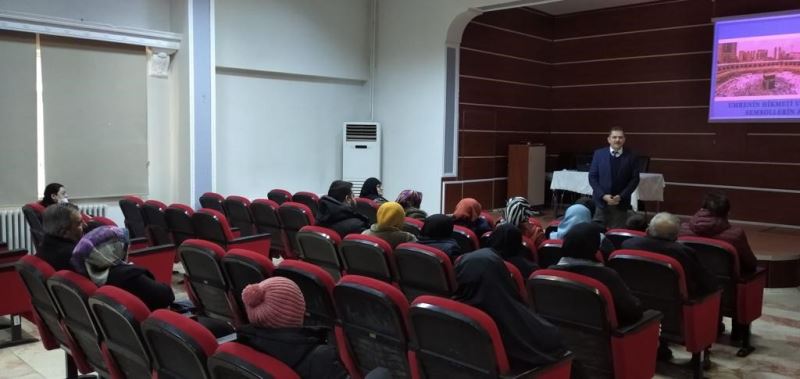 Erzincanlı umrecilere eğitim semineri
