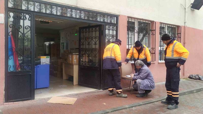 Tahliye kararı verilen okullarda taşıma işlemi başladı
