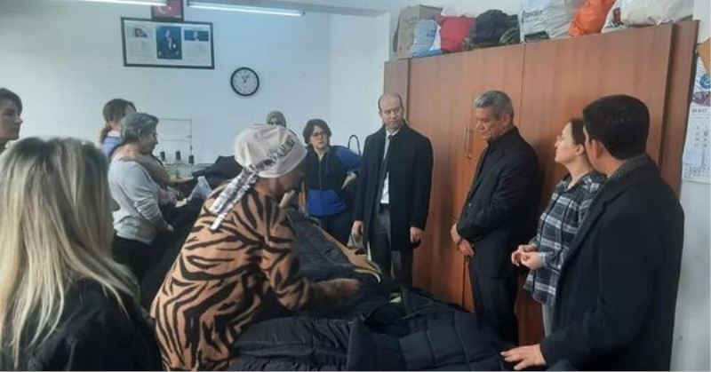 Köyceğiz’de depremzedeler için uyku tulumu, masa ve tabure üretiliyor
