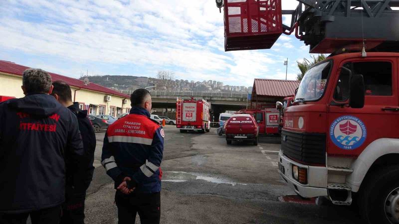 Arama kurtarma ekiplerinin enkaz altındakiler ile yaşadıkları diyaloglar duygulandırdı
