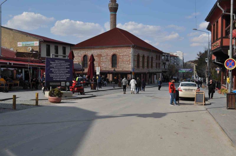 Depremler Odunpazarı bölgesindeki esnafların da işlerini olumsuz etkiledi
