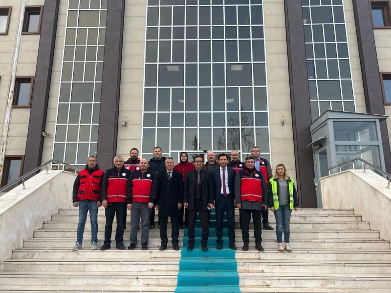 Karaman’da gönüllü öğretmenlerden oluşan eğitim ekibi Hatay’a gitti
