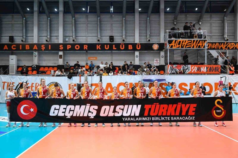 Eczacıbaşı ile Galatasaray depremzedeler için hazırlık maçı yaptı
