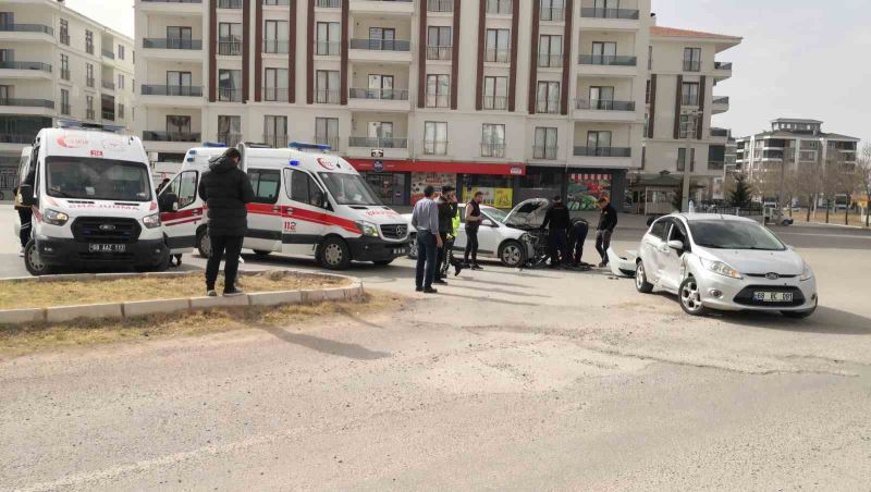 Aksaray’da 2 otomobil çarpıştı: 1 yaralı
