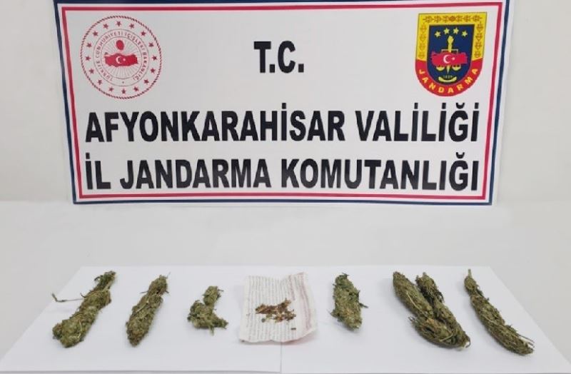 Durdurulan araçta 100 gram esrar ele geçirildi

