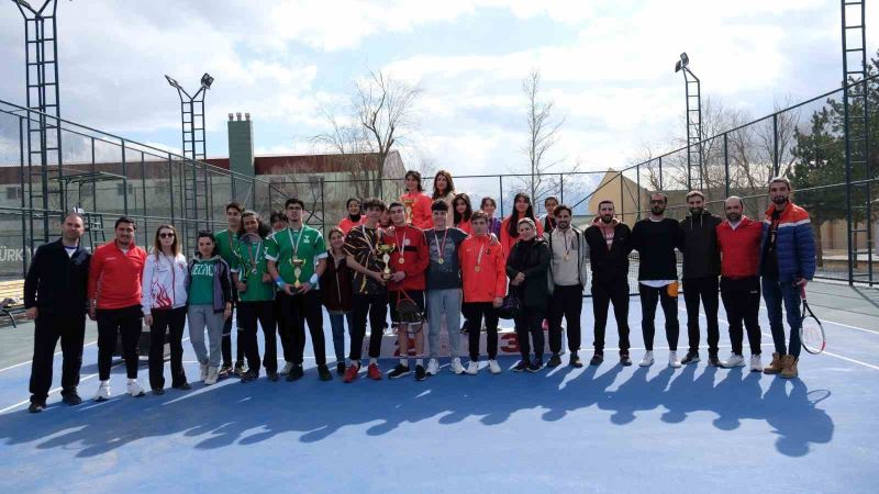 Erzincan’da tenisin birincileri belli oldu
