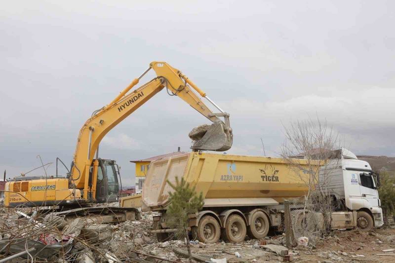 Afşin’de enkaz kaldırma çalışmaları devam ediyor
