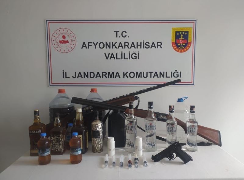 Kaçak alkol operasyonunda 4 gözaltı
