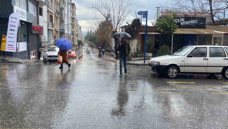 Aydın’da doluyla karışık sağanak yağış ekili oldu
