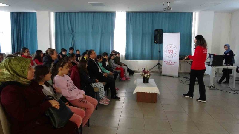 Isparta’da depremzede öğrencilere ilk yardım eğitimi verildi

