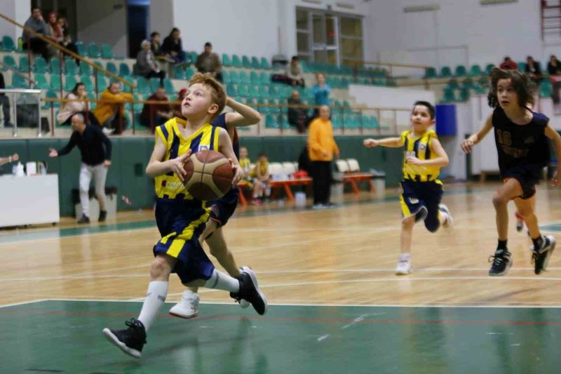 Derince’de U 10 Erkekler Basketbol Ligi heyecanı yaşandı
