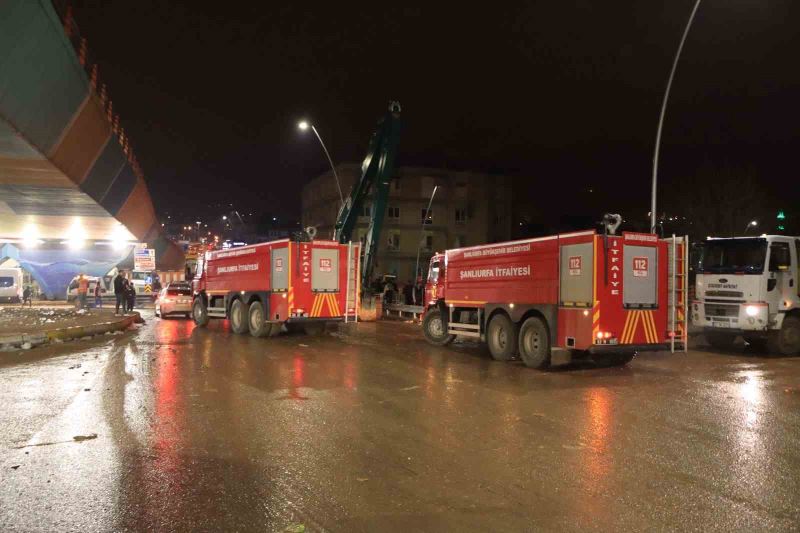 Şanlıurfa’nın cadde ve sokakları balçıktan arındırıyor

