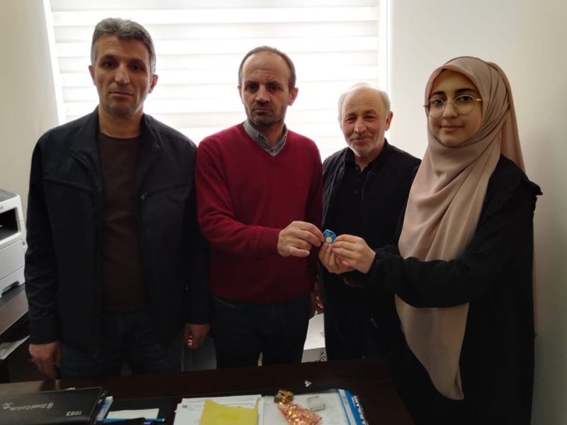 Kazandığı altını depremzedeler bağışladı
