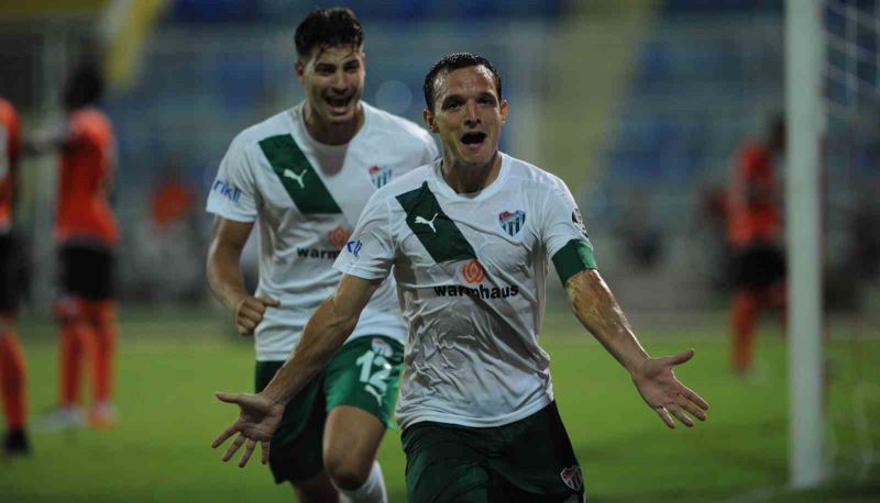 Bursaspor’un efsanesi Pablo Martin Batalla, Bursa’ya teknik direktör olarak döndü
