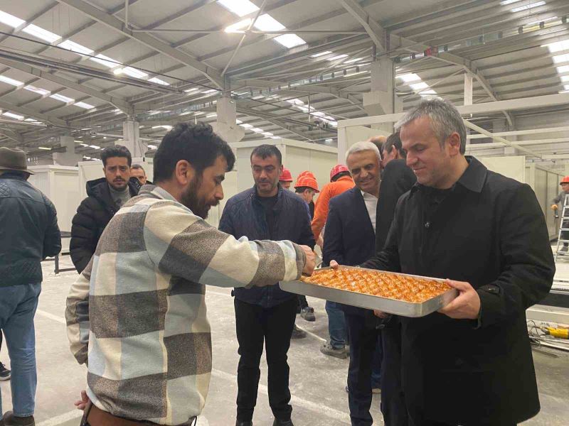 Depremzedelere yuva yapıyorlar
