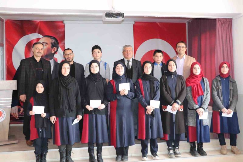 Dereceye giren öğrenciler ödüllendirdi
