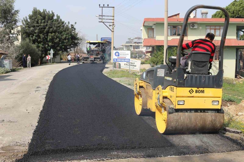 Serik’te sıcak asfalt çalışması
