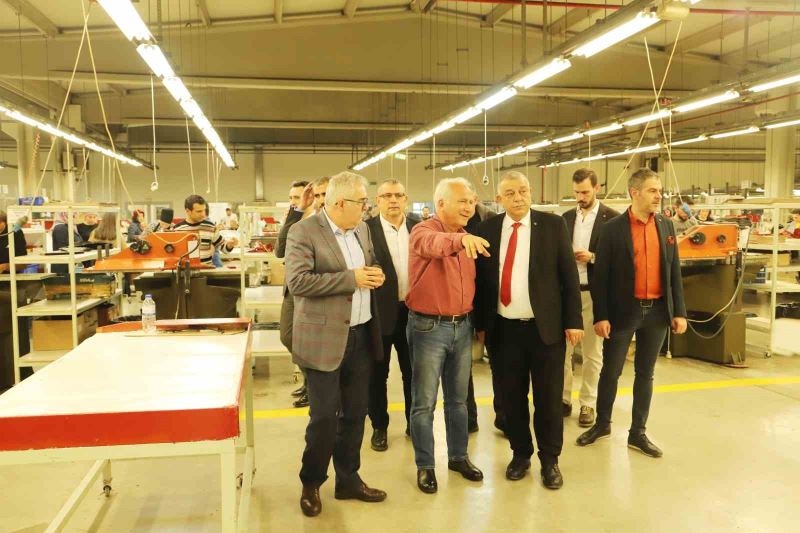 Sanayicileri yerinde dinlediler
