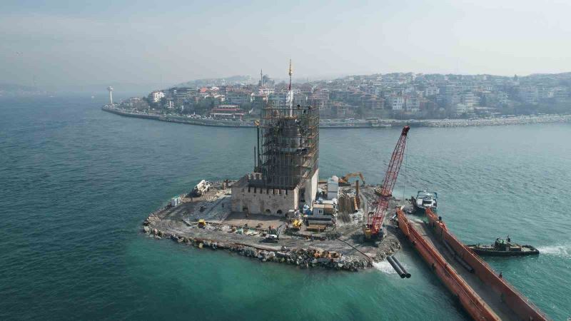 Kız Kulesi’nin restorasyon öncesi fotoğraflarında, betonda deniz kumu ve midye kabuğu ortaya çıktı
