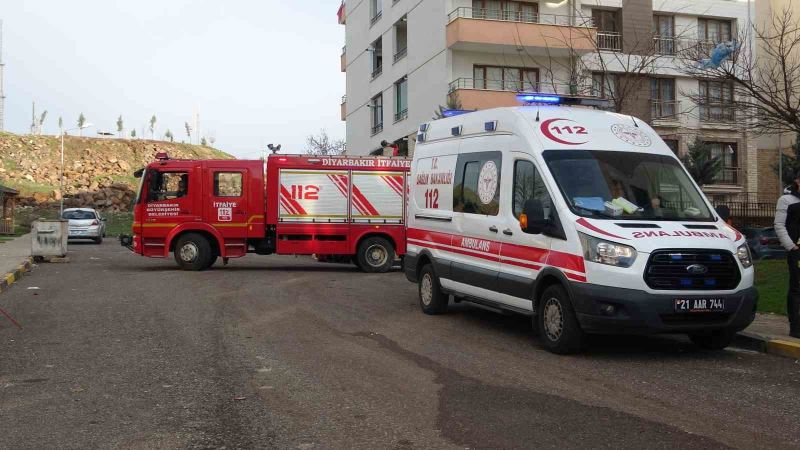 Ailesine kızdı evi yaktı: 6 kişi dumandan etkilendi
