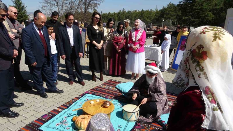 (ÖZEL) Roman kahramanlarına renkli anma
