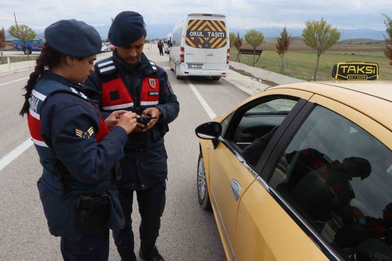 Jandarma ilçe, belde ve köy yollarında sıkı denetimde
