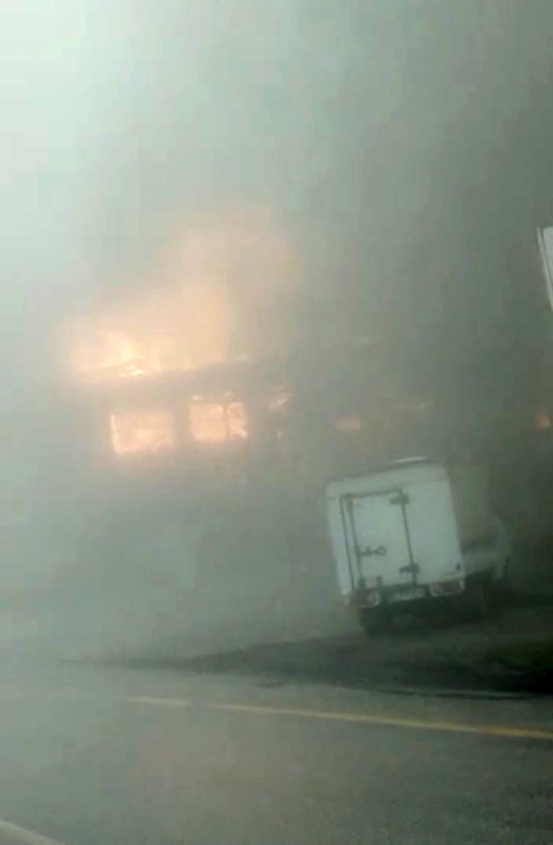 Uludağ yolu üzerine bulunan restoran, alev alev yandı
