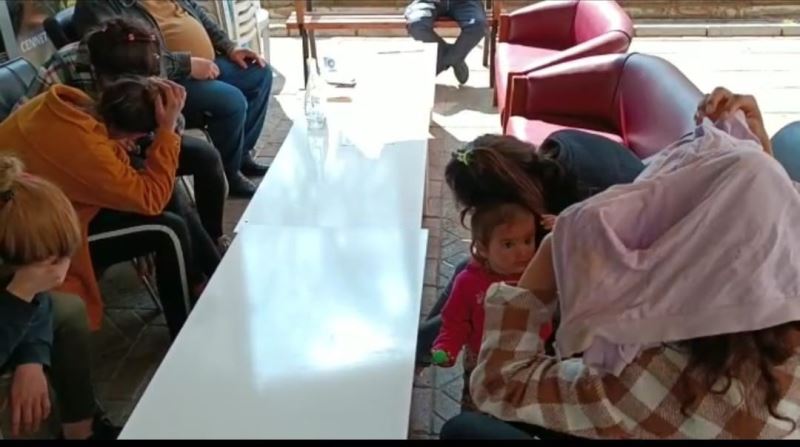 Grup halinde gelip dilencilik yapan 10 kişi aynı yerde ikinci kez yakalandı
